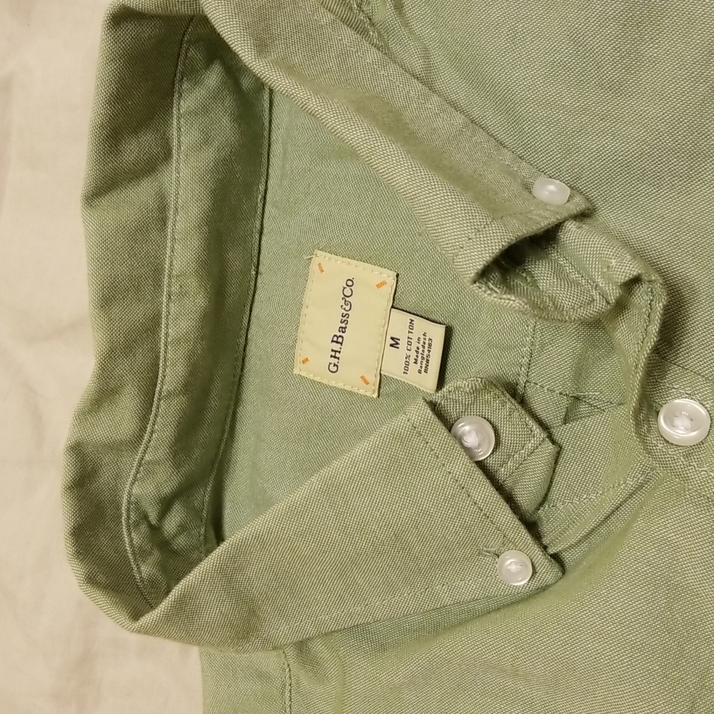 G.H. Bass & Co Medium Sage Green Button Up Shirt - Picture 2 of 3